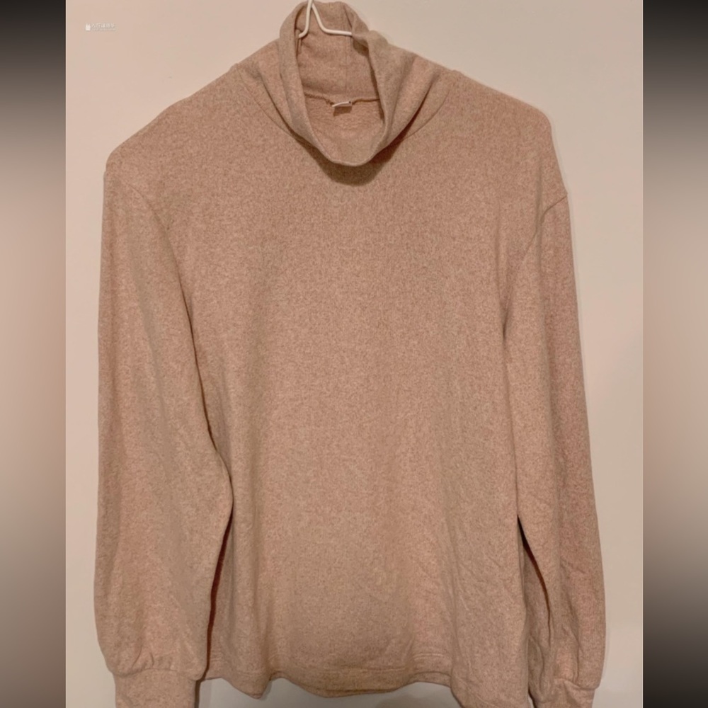 Uniqlo Basic Tee